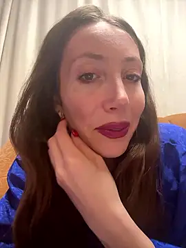 HellaryTourent online show from January 2026 04:00:02 PM