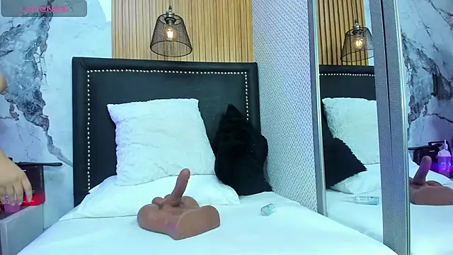 NORALOUX2 online show from March 2026 07:23:02 PM