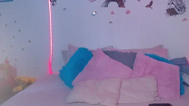 mia blue01 online show from September 2025 08:26:02 PM