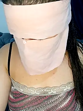 Queen-15 online show from November 2025 04:38:02 AM