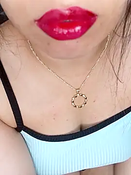 Queen-15 online show from November 2025 02:11:01 PM