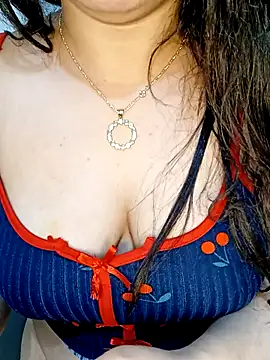 Queen-15 online show from November 2025 06:19:02 PM