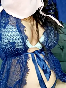 Queen-15 online show from November 2025 04:24:01 AM