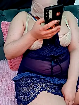 Queen-15 online show from April 2026 12:02:02 AM