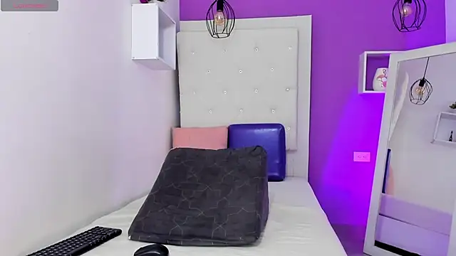 Snapshot of Horny_ebonys chatting on November 2025 07:47:02 PM Horny ebonys online show from November 2025 07:47:02 PM