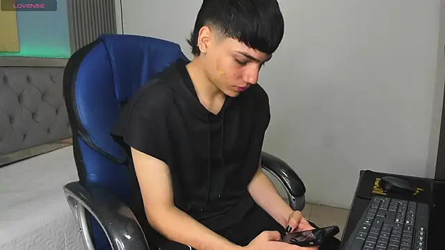 Snapshot of SamBlack_ chatting on July 2026 01:17:01 PM SamBlack online show from July 2026 01:17:01 PM