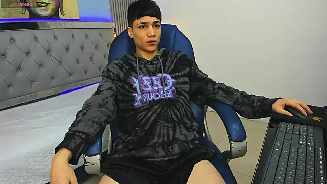 Snapshot of SamBlack_ chatting on February 2026 03:44:01 PM SamBlack online show from February 2026 03:44:01 PM