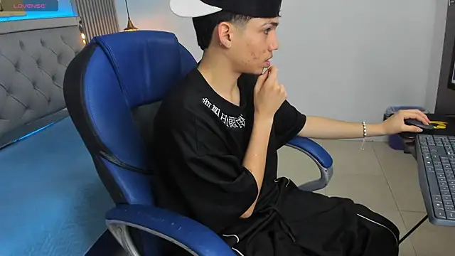 SamBlack  online show from April 2026 12:44:01 PM