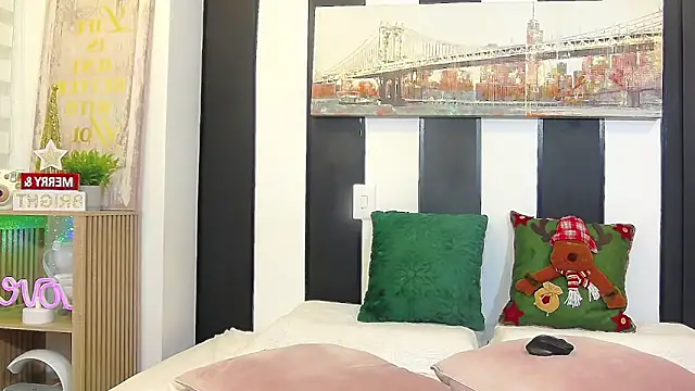 ParisRoux online show from December 2025 08:04:02 PM