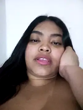 Snapshot of RileyDolly chatting on October 2025 06:33:02 AM RileyDolly online show from October 2025 06:33:02 AM
