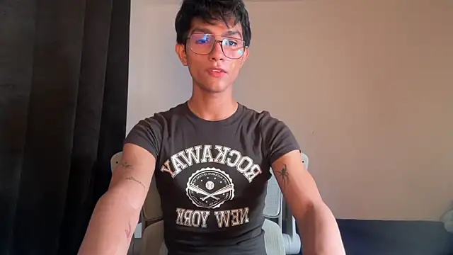 Snapshot of Angel_bunny2 chatting on November 2025 03:32:01 AM Angel bunny2 online show from November 2025 03:32:01 AM