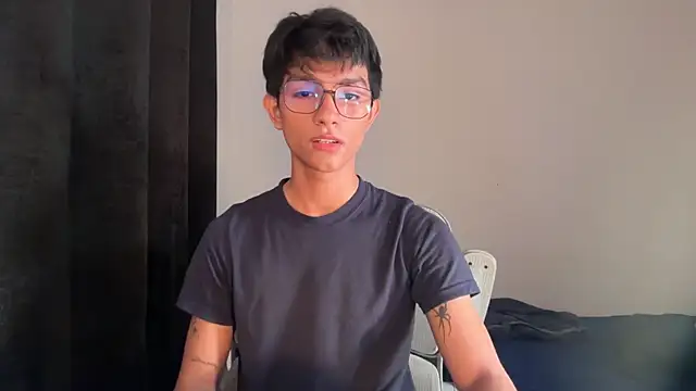 Snapshot of Angel_bunny2 chatting on November 2025 05:22:01 AM Angel bunny2 online show from November 2025 05:22:01 AM