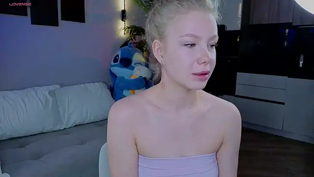 Snapshot of emilyshepar_d chatting on June 2026 02:17:01 AM emilyshepar d online show from June 2026 02:17:01 AM