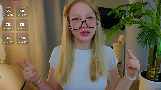Snapshot of emilyshepar_d chatting on September 2025 01:57:01 AM emilyshepar d online show from September 2025 01:57:01 AM