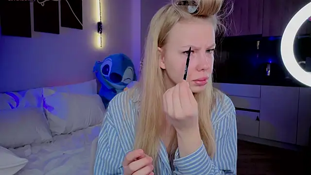 emilyshepar d online show from April 2026 01:40:01 AM