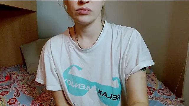 Snapshot of SatinQueen90 chatting on November 2025 06:24:01 AM SatinQueen90 online show from November 2025 06:24:01 AM