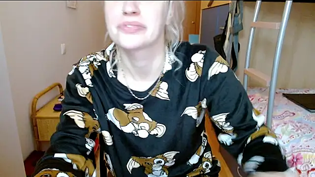 Snapshot of SatinQueen90 chatting on November 2025 08:35:02 AM SatinQueen90 online show from November 2025 08:35:02 AM