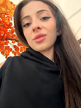 Yesmoree online show from September 2025 12:33:02 PM