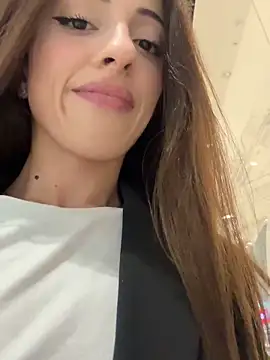 Yesmoree online show from September 2025 01:51:01 PM