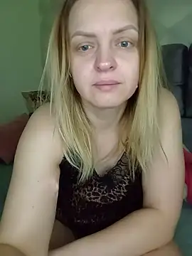 Snapshot of Ami_Foxy chatting on May 2026 05:28:02 AM Ami Foxy online show from May 2026 05:28:02 AM