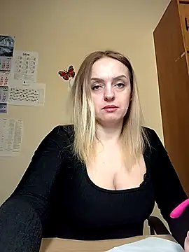 Snapshot of Ami_Foxy chatting on May 2026 05:44:02 AM Ami Foxy online show from May 2026 05:44:02 AM