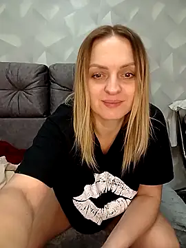 Ami Foxy online show from December 2025 04:29:01 PM