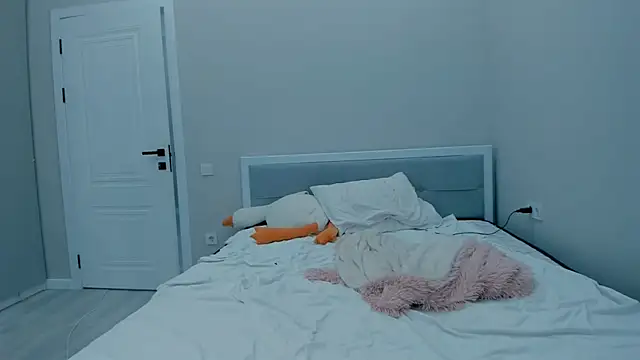 yuna loon online show from October 2025 06:42:01 PM