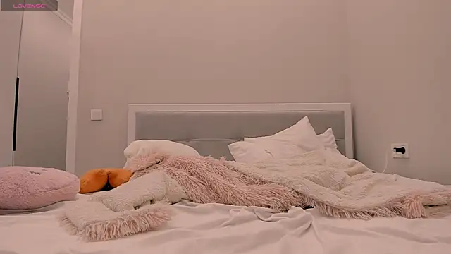 yuna loon online show from September 2025 04:00:02 PM