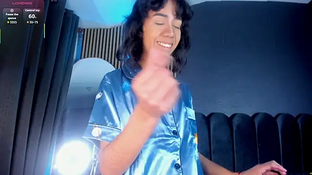 Snapshot of Gina_77 chatting on November 2025 12:28:01 PM Gina 77 online show from November 2025 12:28:01 PM