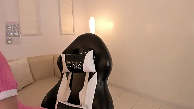 Lilily lv online show from October 2025 12:17:02 PM