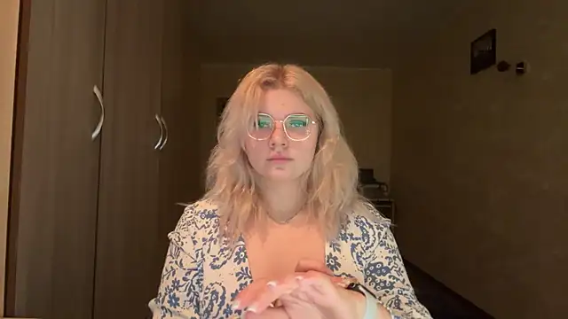 sunshinyflash online show from November 2025 05:08:02 PM