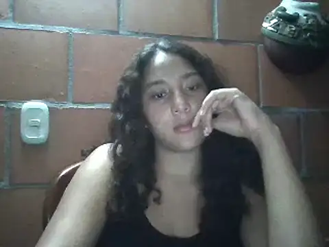 Snapshot of AnaisVelvet11 chatting on October 2025 11:39:02 PM AnaisVelvet11 online show from October 2025 11:39:02 PM