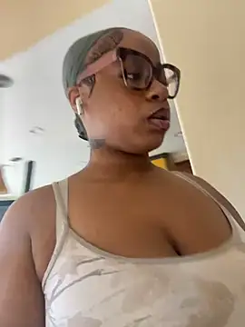 Snapshot of caramel__cremes chatting on October 2025 03:02:02 PM caramel  cremes online show from October 2025 03:02:02 PM