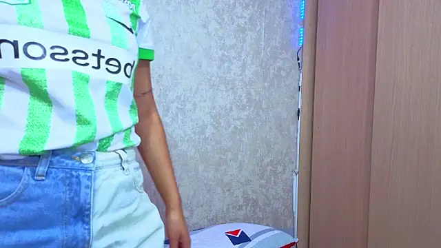 yulissa girls online show from April 2026 01:36:01 PM