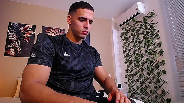 Snapshot of ChristopherBlack_ chatting on November 2025 01:05:01 PM ChristopherBlack online show from November 2025 01:05:01 PM