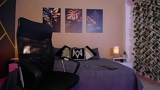 ChristopherBlack  online show from February 2026 01:22:02 PM