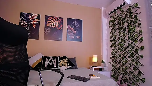 ChristopherBlack  online show from February 2026 01:30:01 PM