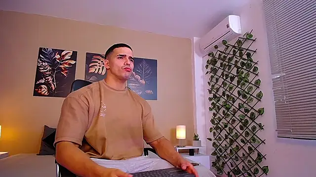 ChristopherBlack  online show from February 2026 01:10:01 PM