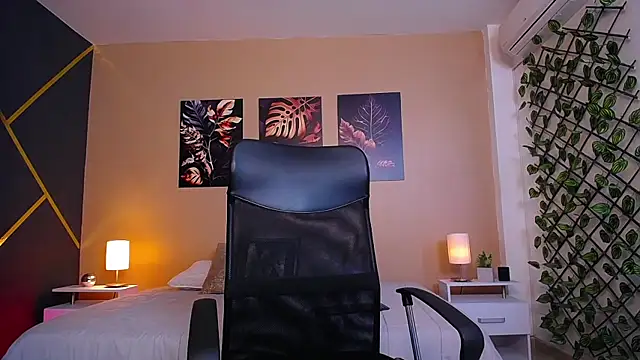 ChristopherBlack  online show from October 2025 01:02:01 PM