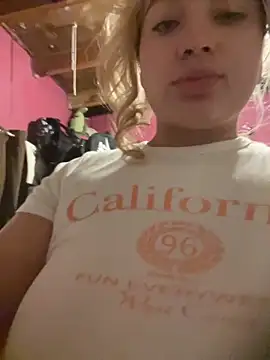mooniebarbie1 online show from October 2025 12:39:01 PM