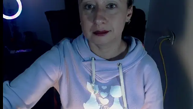 Snapshot of Milf_Valeria chatting on October 2025 03:09:02 PM Milf Valeria online show from October 2025 03:09:02 PM