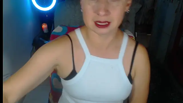 Milf Valeria online show from October 2025 03:11:02 PM