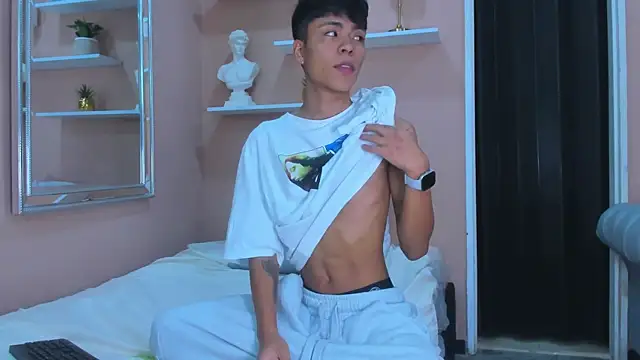 MaxiWildd online show from March 2026 01:06:01 PM