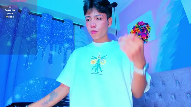 MaxiWildd online show from April 2026 12:51:02 PM