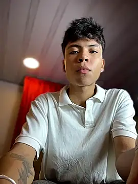 MaxiWildd online show from April 2026 01:18:02 PM