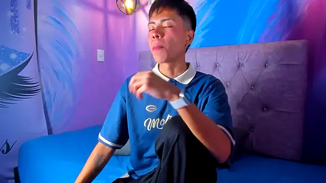 MaxiWildd online show from November 2025 01:00:02 PM