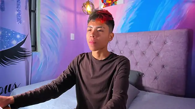 MaxiWildd online show from October 2025 01:02:01 PM