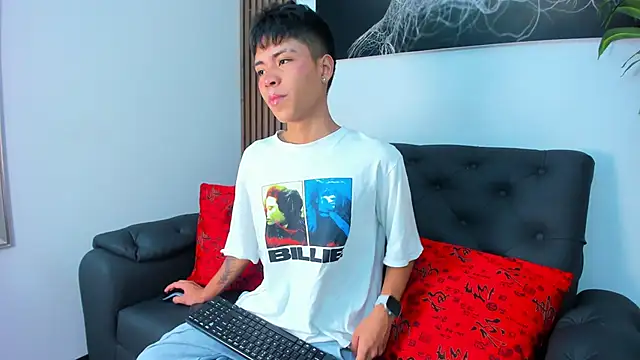 MaxiWildd online show from February 2026 12:35:01 PM