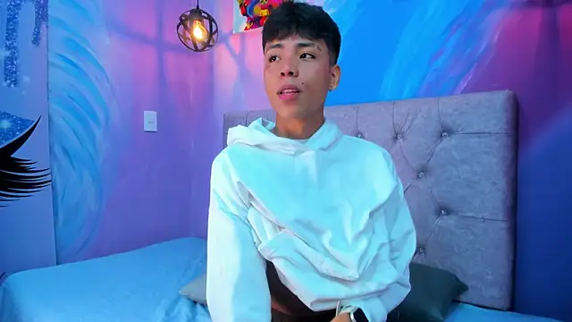 MaxiWildd online show from March 2026 01:00:01 PM