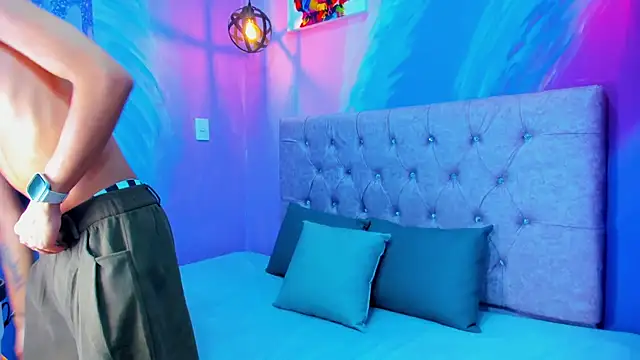 MaxiWildd online show from April 2026 01:15:01 PM